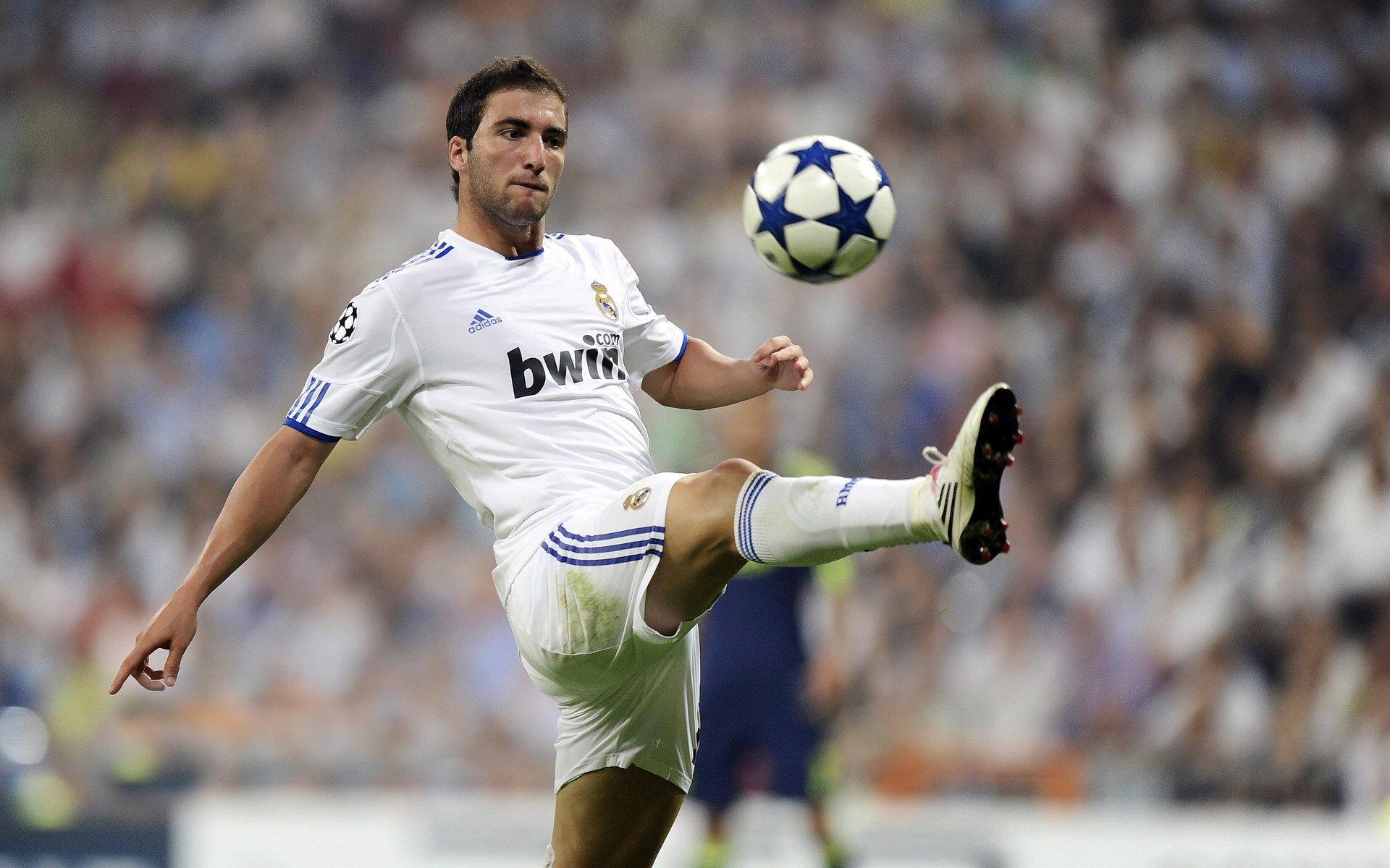 穆勒520甜蜜教学，用巴伐利亚方言告白我爱你，球迷直呼更爱拜仁了！